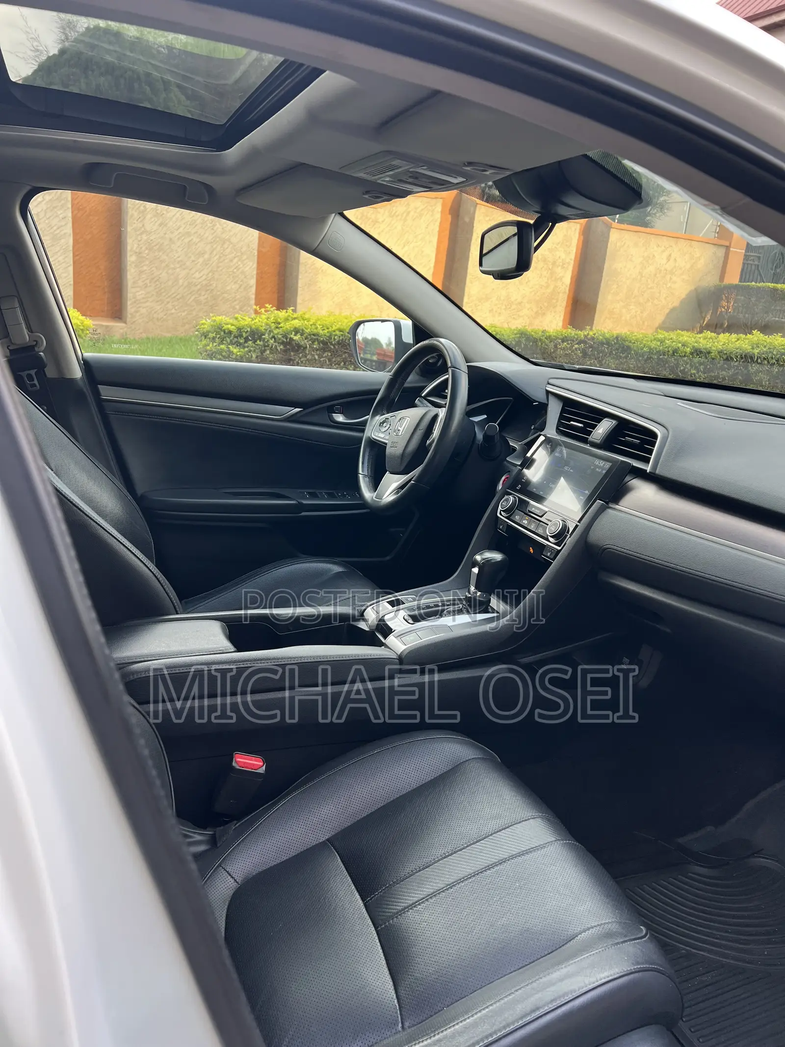 Honda Civic Touring 2dr Coupe (1.5L 4cyl) 2017 Pearl
