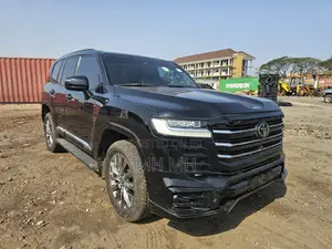 Toyota Land Cruiser LC300 2023 Black