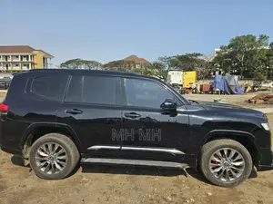 Toyota Land Cruiser LC300 2023 Black