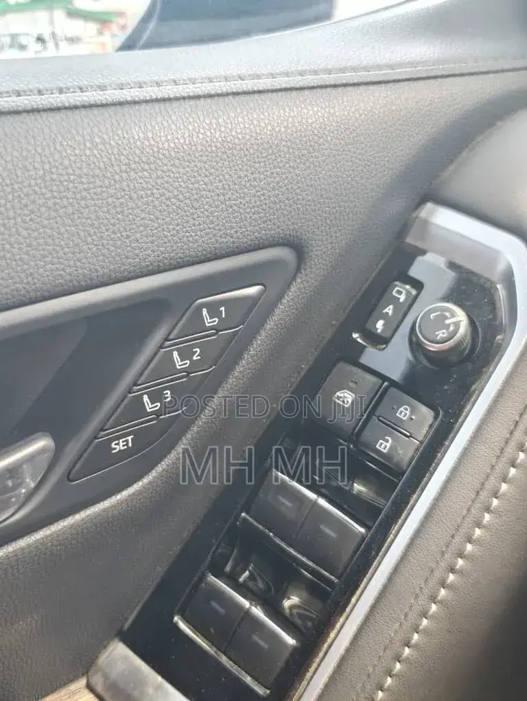 Toyota Land Cruiser LC300 2023 Black