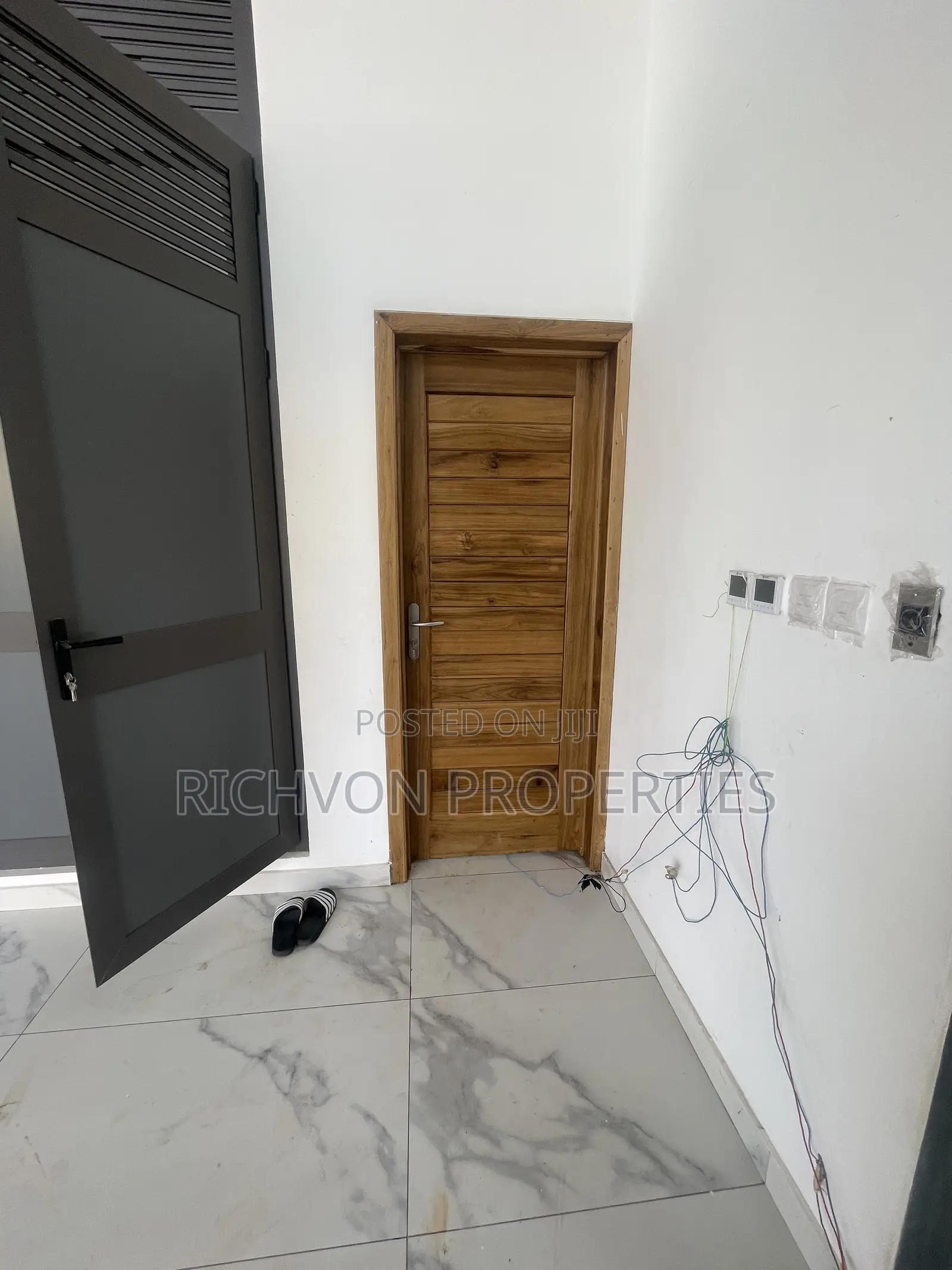 Showroom for Commercial Purposes