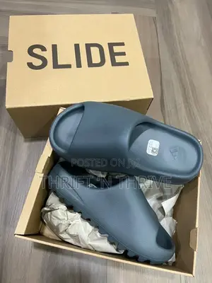 Adidas Yeezy Slides Black