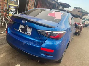 Toyota Yaris 2017 Blue