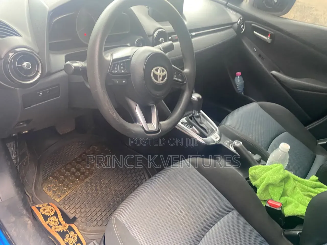 Toyota Yaris 2017 Blue