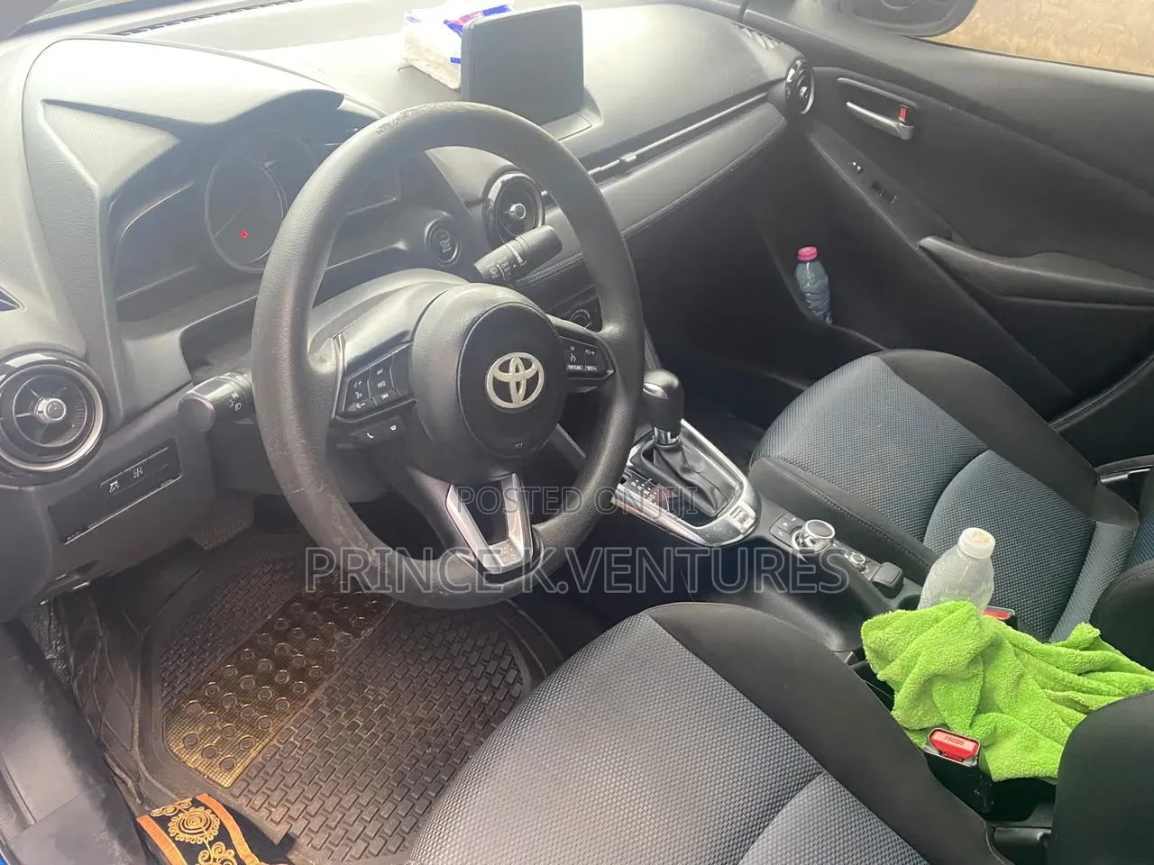 Toyota Yaris 2017 Blue