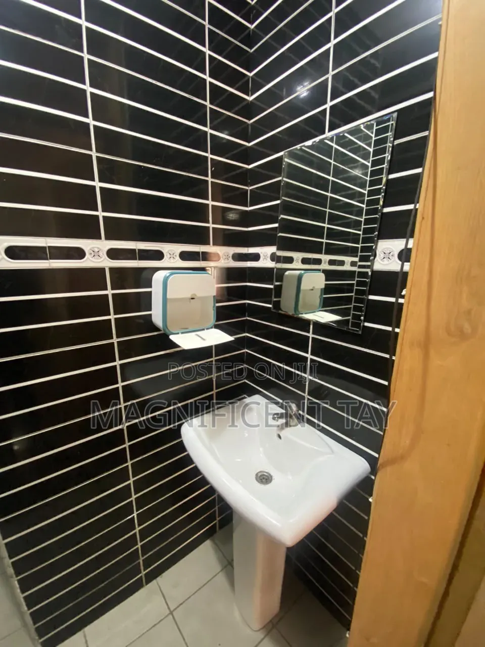 3bdrm Apartment in Magnificent, Tseaddo for rent