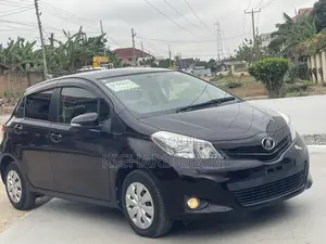Toyota Vitz 1.3 AWD 5dr 2014 Purple
