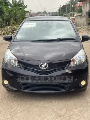 Toyota Vitz 1.3 AWD 5dr 2014 Purple