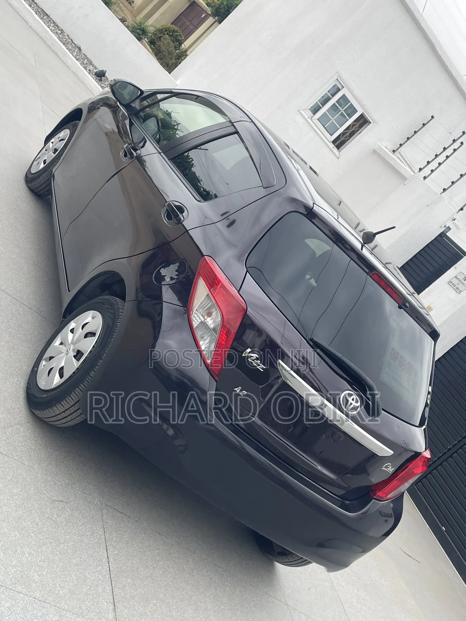 Toyota Vitz 1.3 AWD 5dr 2014 Purple
