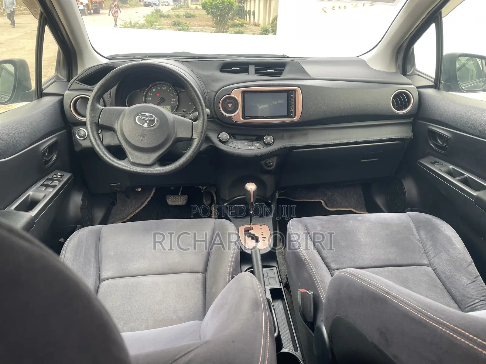 Toyota Vitz 1.3 AWD 5dr 2014 Purple