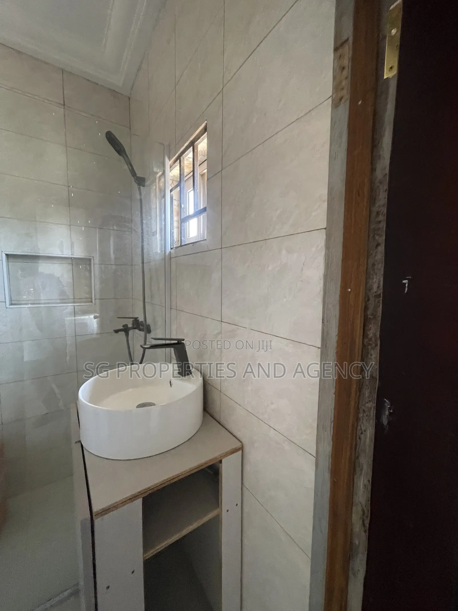 1bdrm Apartment in Adjiringanor, A&C Mall Area for rent