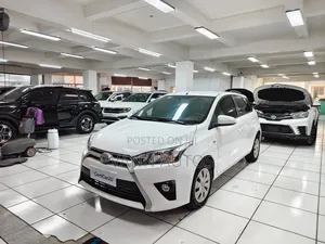 Toyota Yaris L Hatchback 5dr 2017 White
