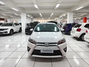 Toyota Yaris L Hatchback 5dr 2017 White
