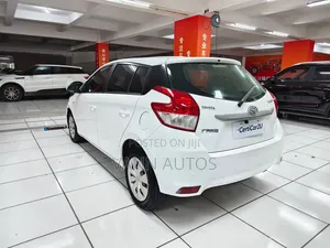 Toyota Yaris L Hatchback 5dr 2017 White