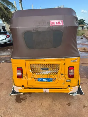 Bajaj Boxer 100 2025 Yellow