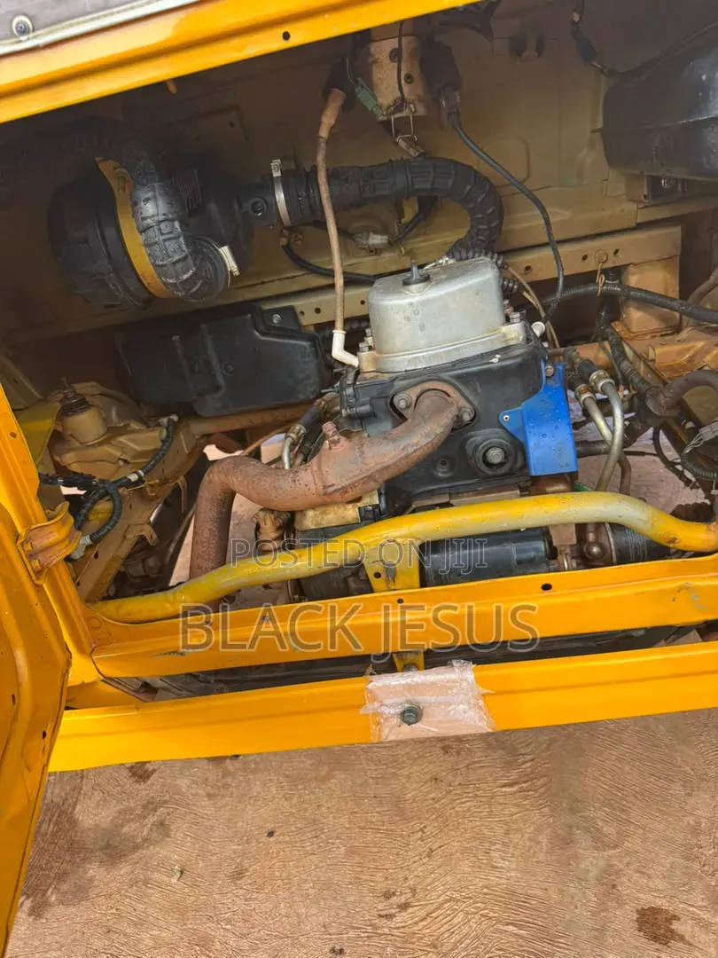 Bajaj Boxer 100 2025 Yellow