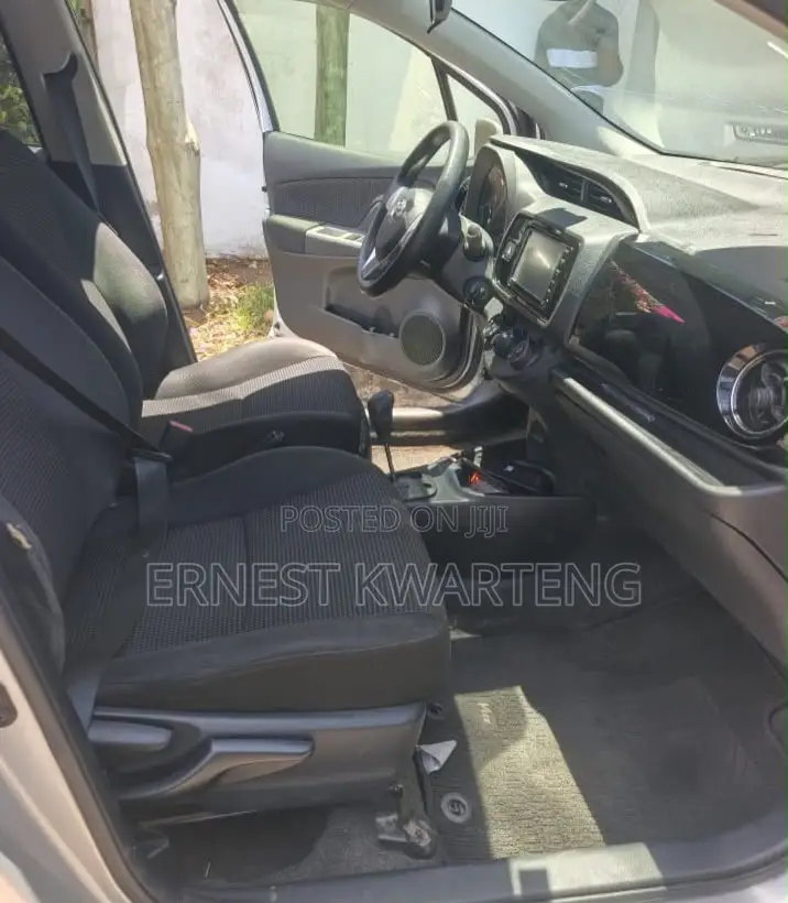 Toyota Vitz 2016 Gray