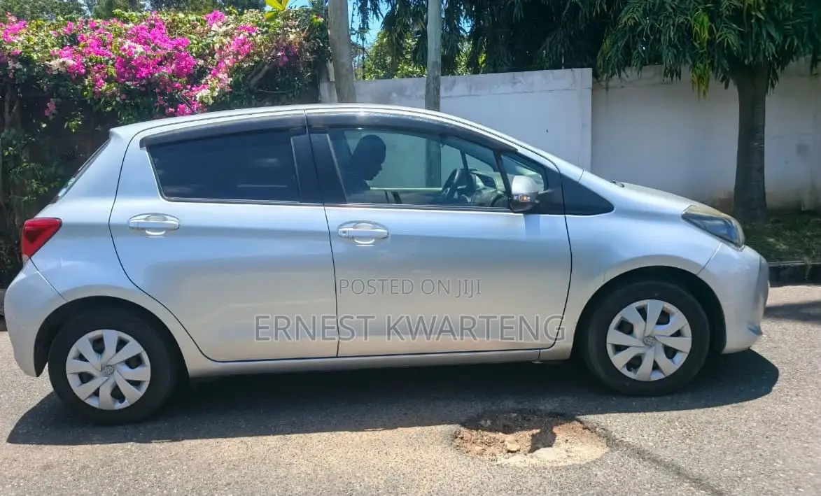 Toyota Vitz 2016 Gray