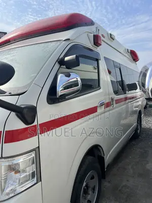 Toyota HiAce 2016 White