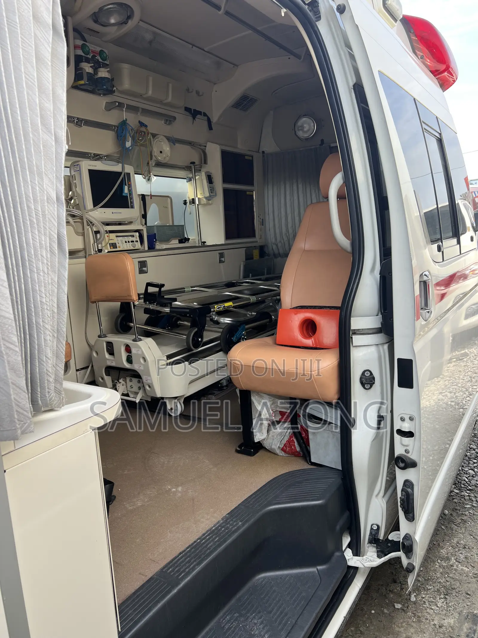 Toyota HiAce 2016 White
