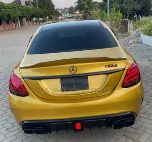 Mercedes-Benz C300 2016 Yellow