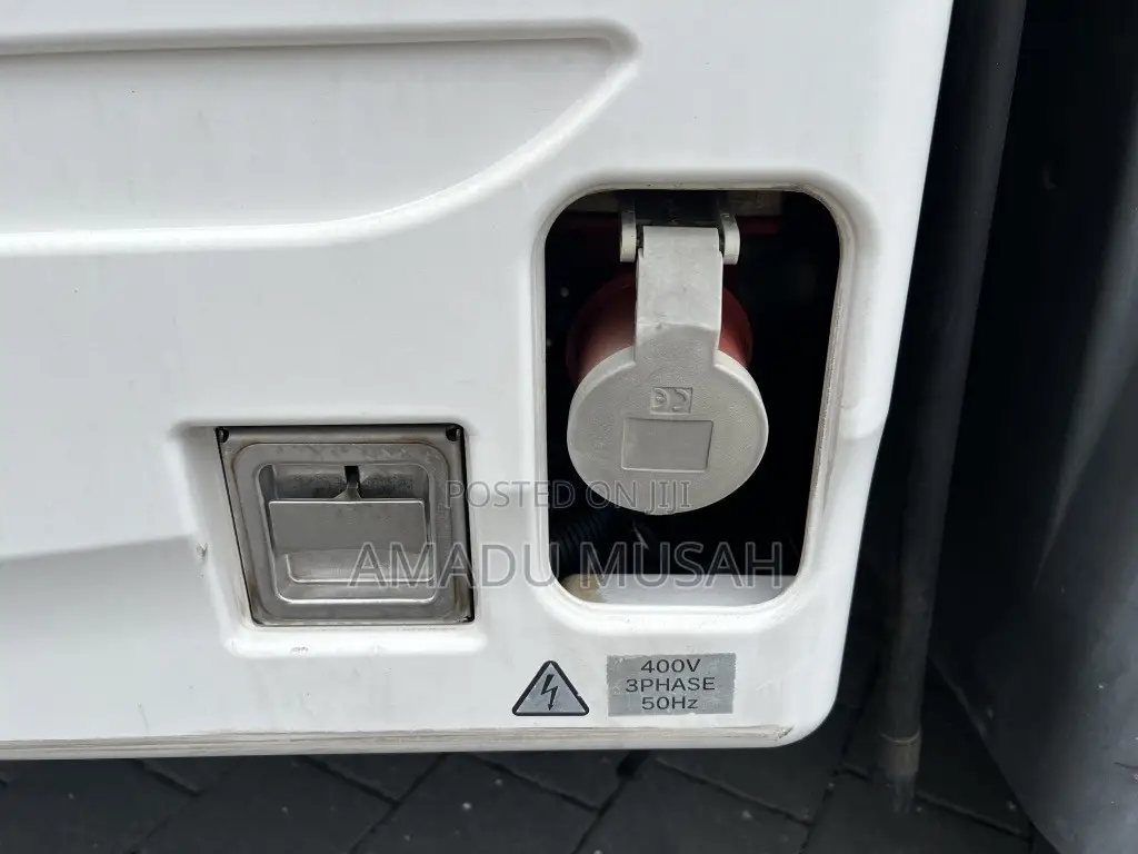 Refrigerator Truck