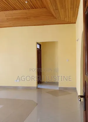 5bdrm House in Baatsona Total for rent