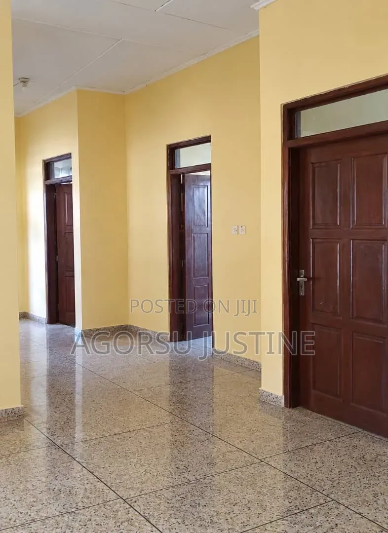 5bdrm House in Baatsona Total for rent