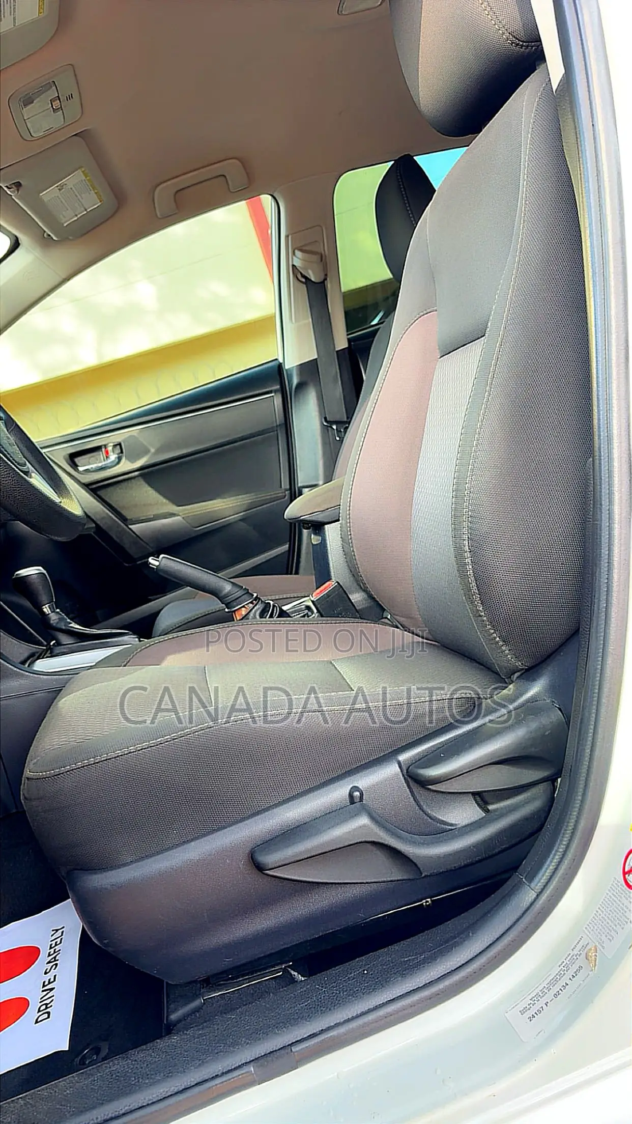Toyota Corolla LE (1.8L 4cyl 2A) 2018 White