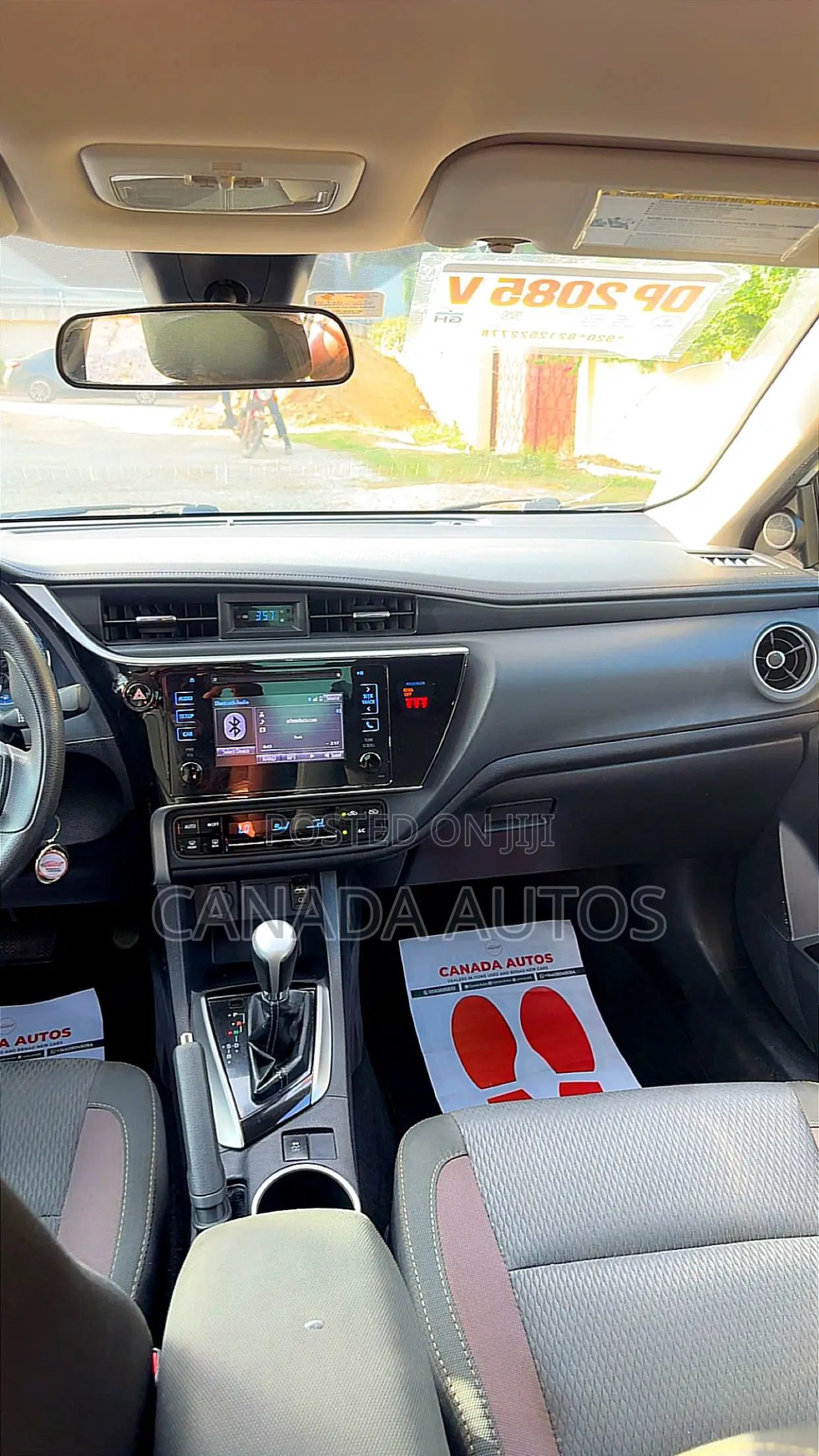 Toyota Corolla LE (1.8L 4cyl 2A) 2018 White