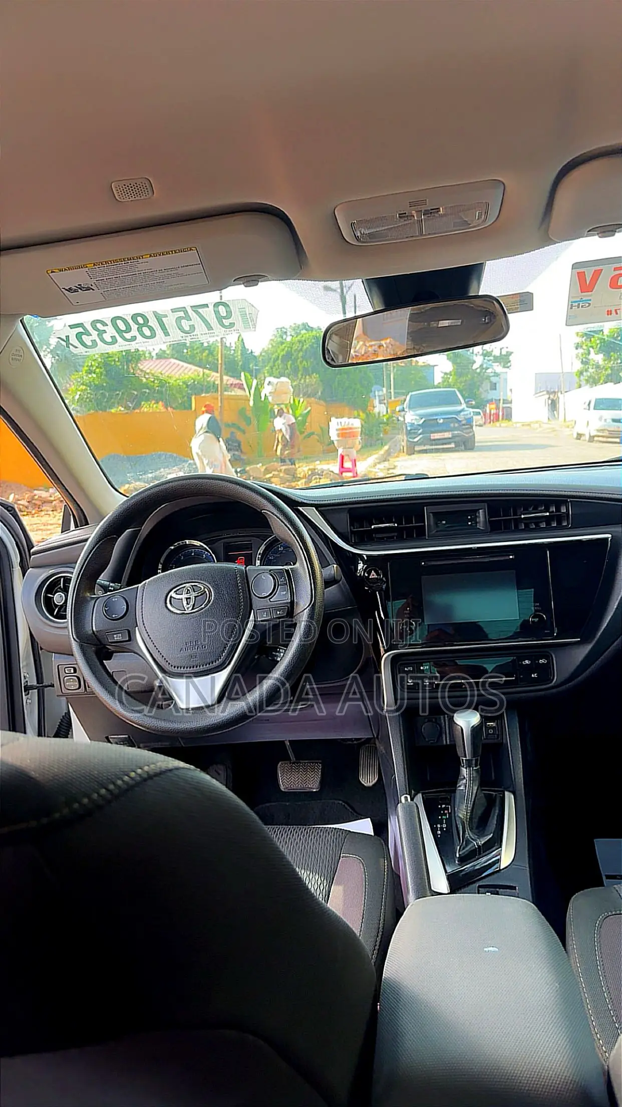 Toyota Corolla LE (1.8L 4cyl 2A) 2018 White