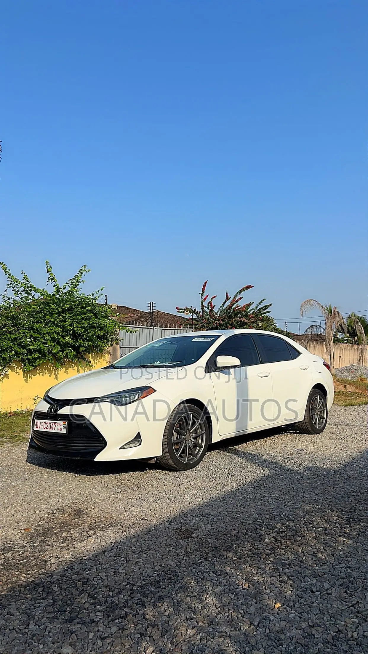 Toyota Corolla LE (1.8L 4cyl 2A) 2018 White