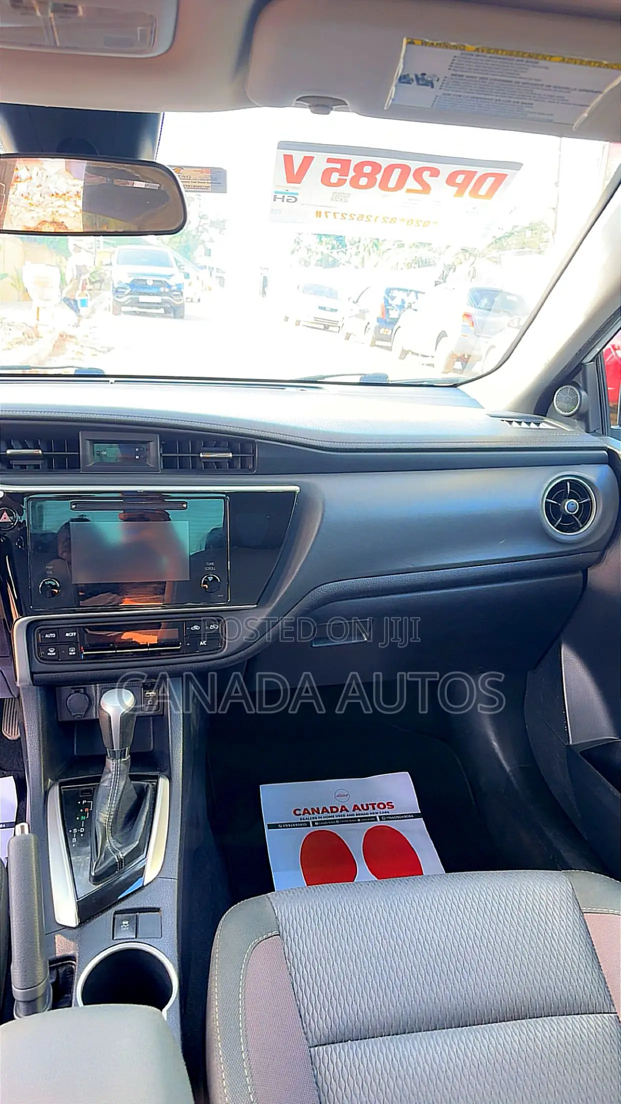 Toyota Corolla LE (1.8L 4cyl 2A) 2018 White