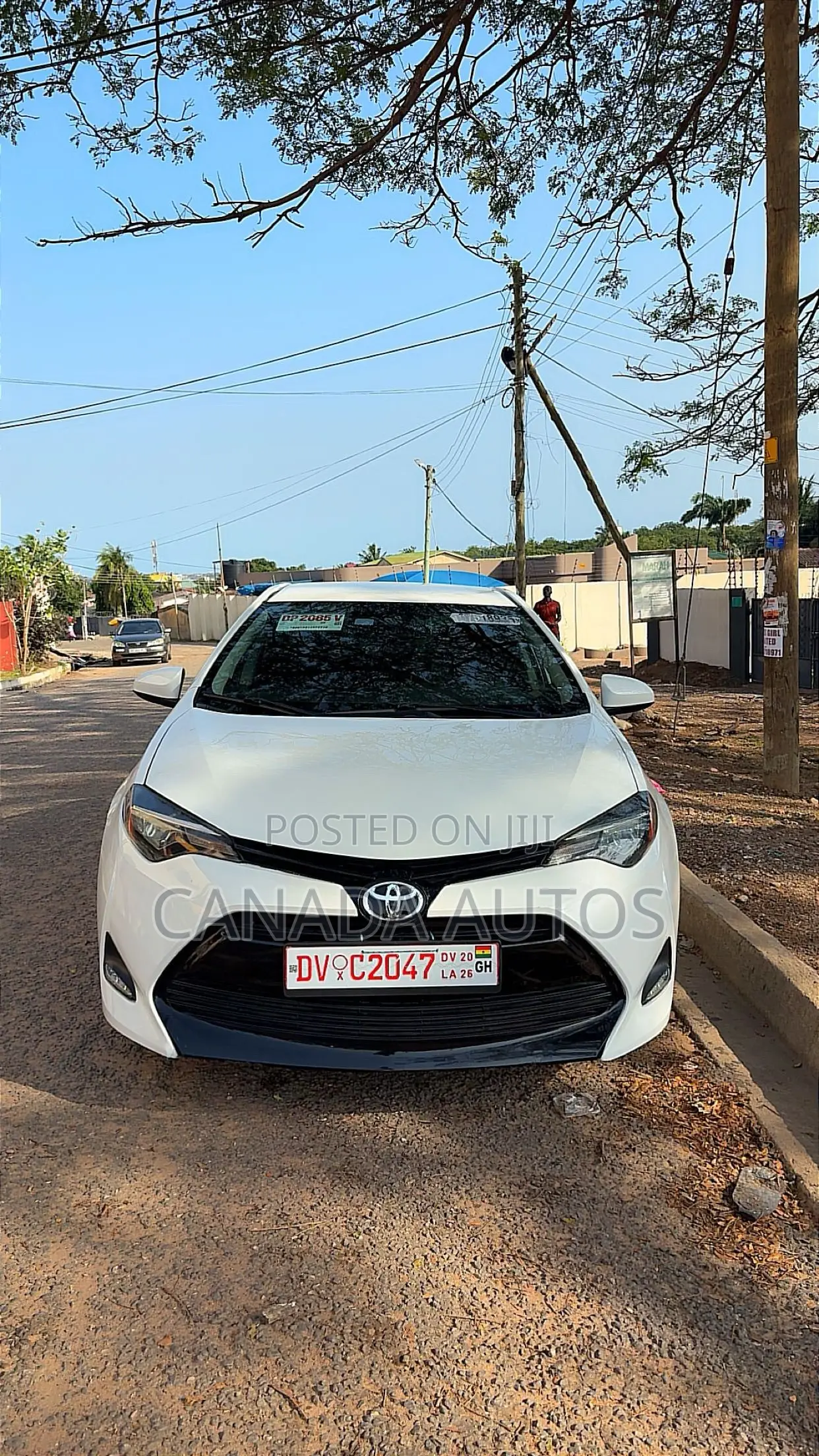 Toyota Corolla LE (1.8L 4cyl 2A) 2018 White
