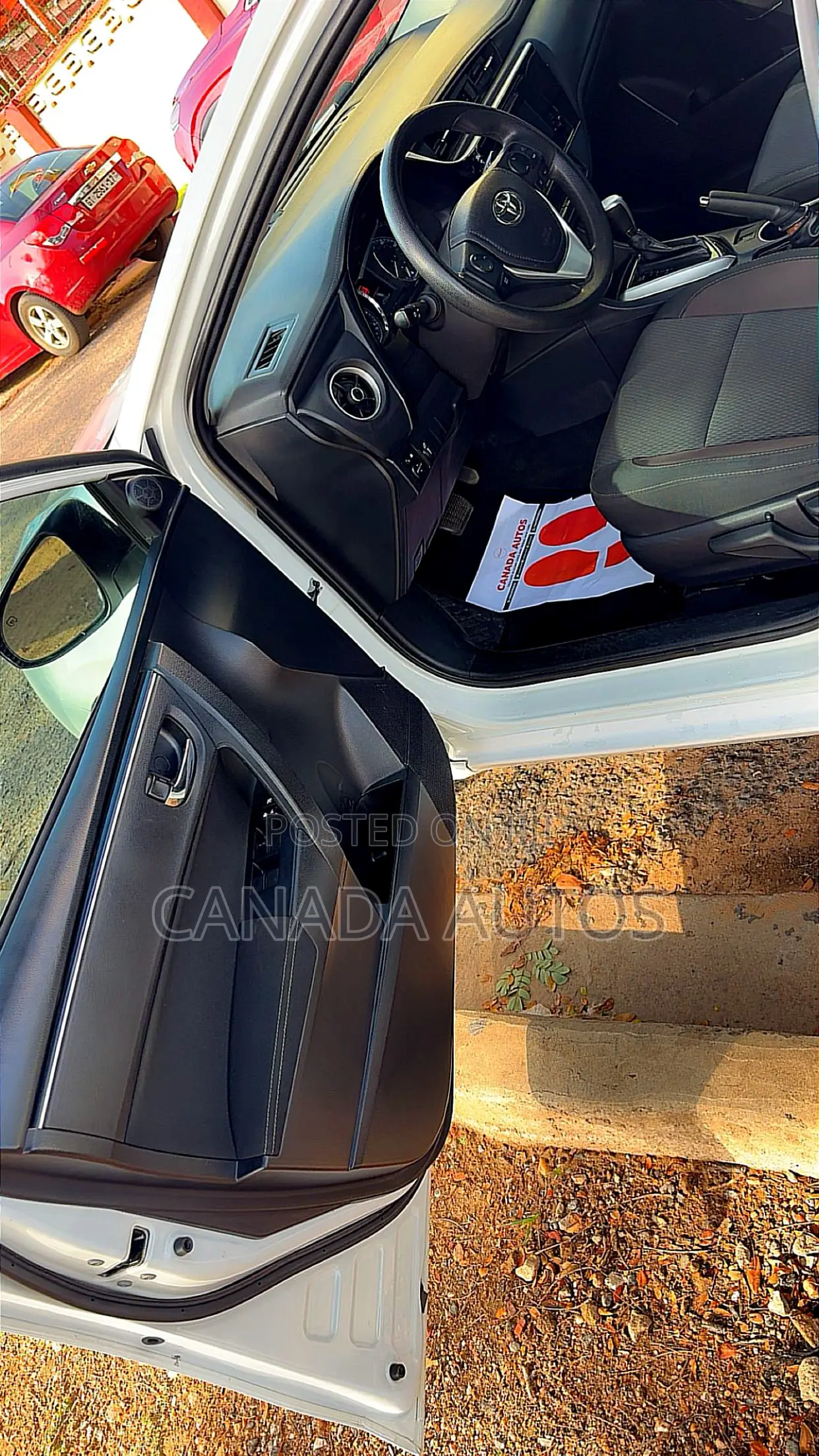 Toyota Corolla LE (1.8L 4cyl 2A) 2018 White