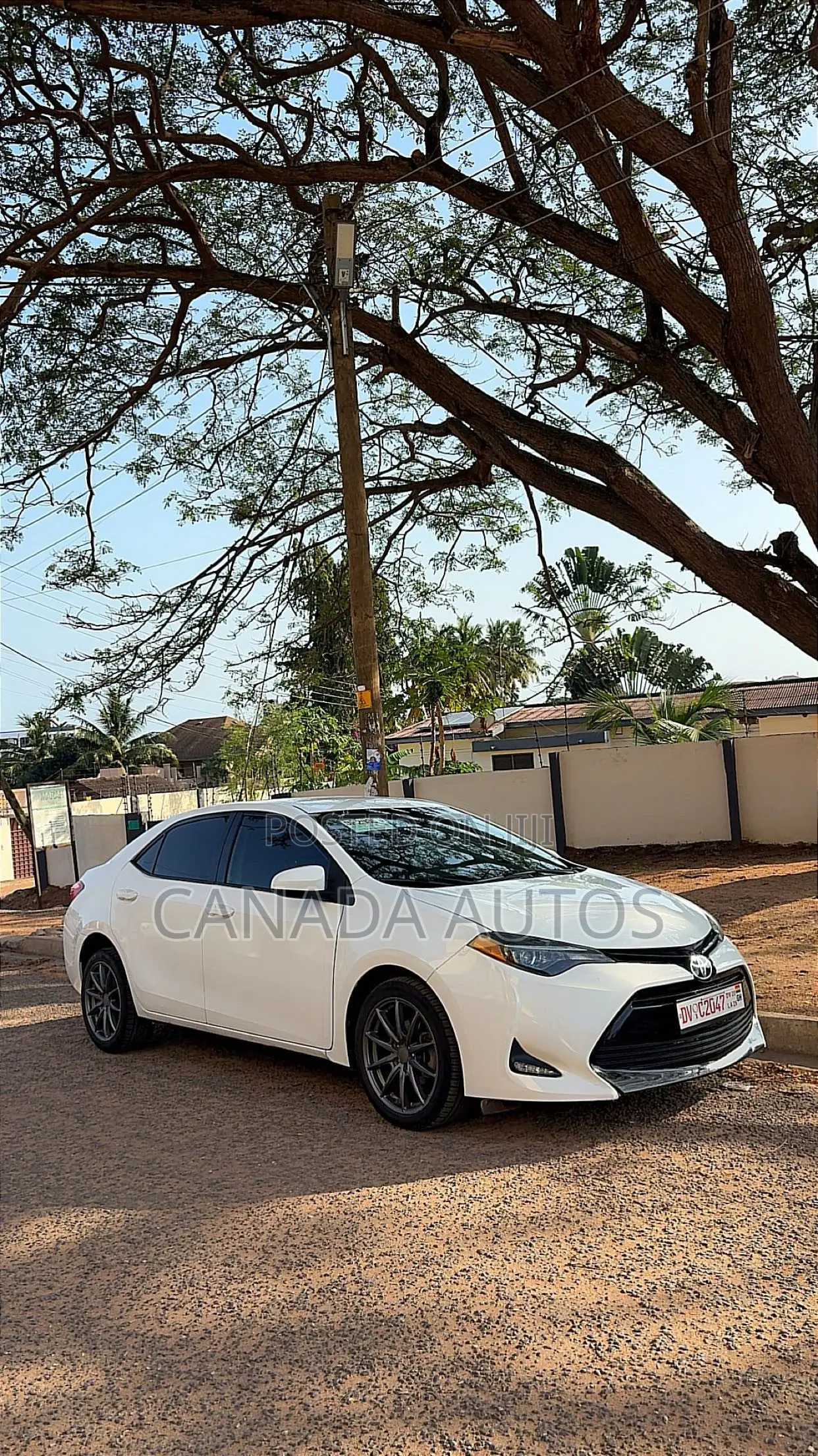 Toyota Corolla LE (1.8L 4cyl 2A) 2018 White