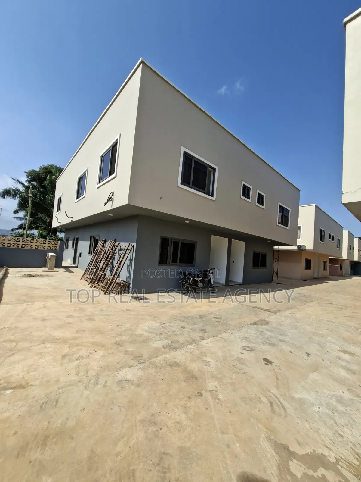 3bdrm Townhouse / Terrace in Adenta, SDA Area for rent