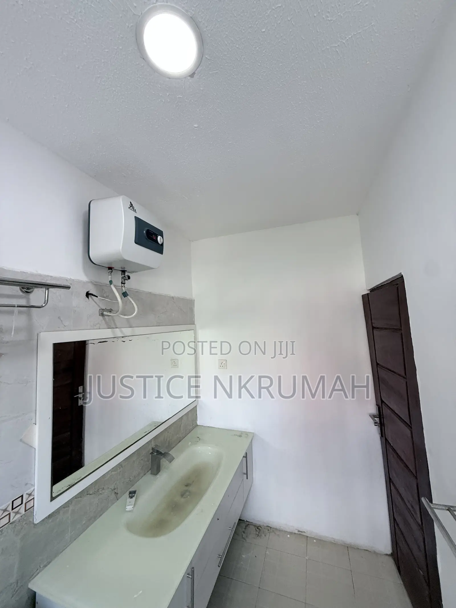 2bdrm Apartment in Mr Justice Estate, Dansoman for rent
