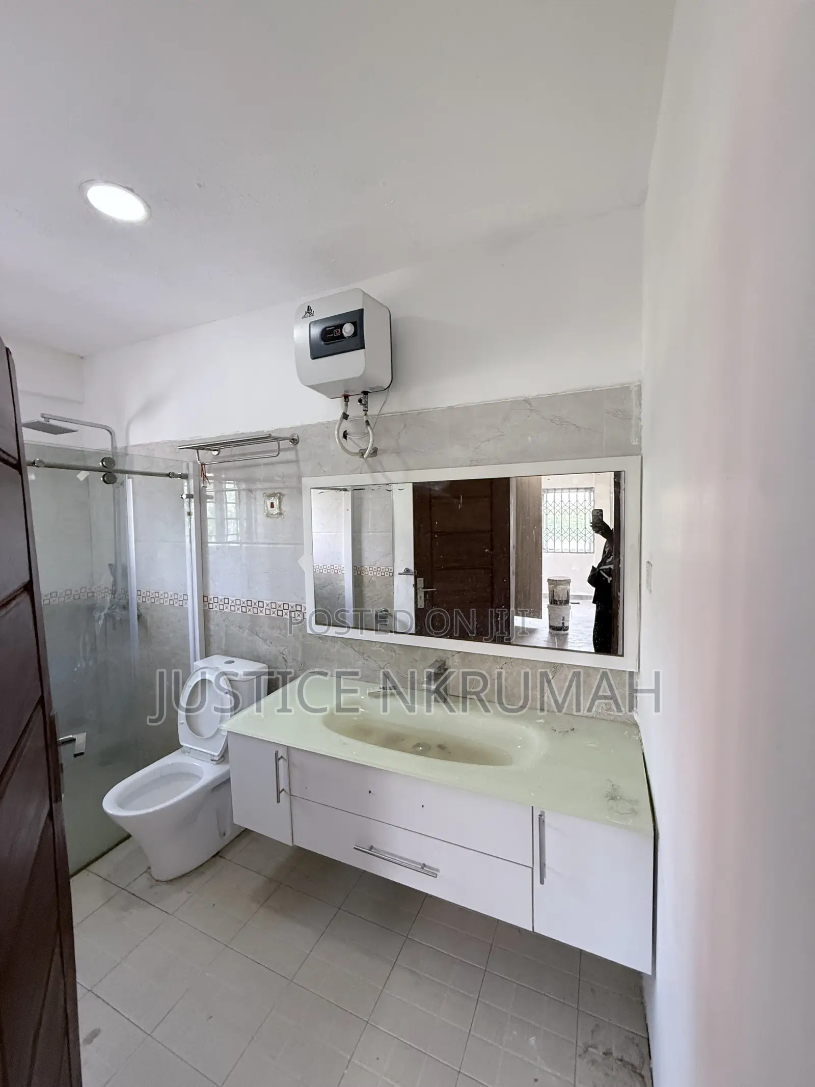 2bdrm Apartment in Mr Justice Estate, Dansoman for rent