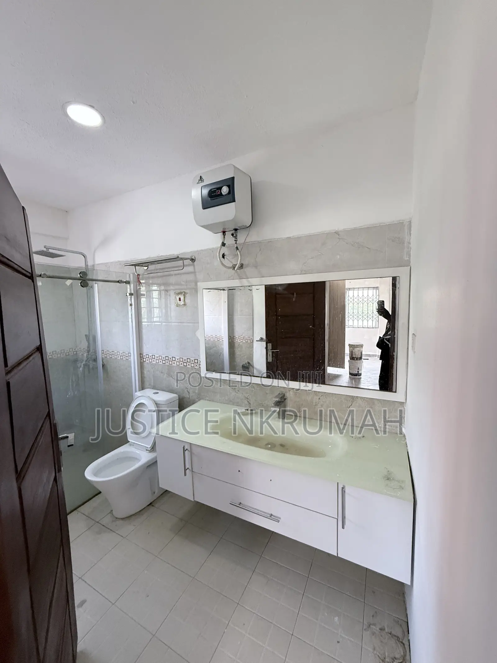 2bdrm Apartment in Mr Justice Estate, Dansoman for rent