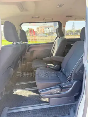 Toyota Voxy Hybrid V 2WD 7-Seater 2015 White