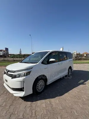 Toyota Voxy Hybrid V 2WD 7-Seater 2015 White