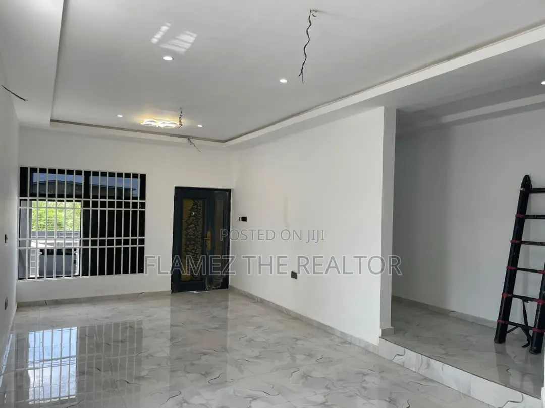 3bdrm House in Nsawam Hospital Road for sale