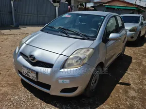 Toyota Vitz 2010 Silver