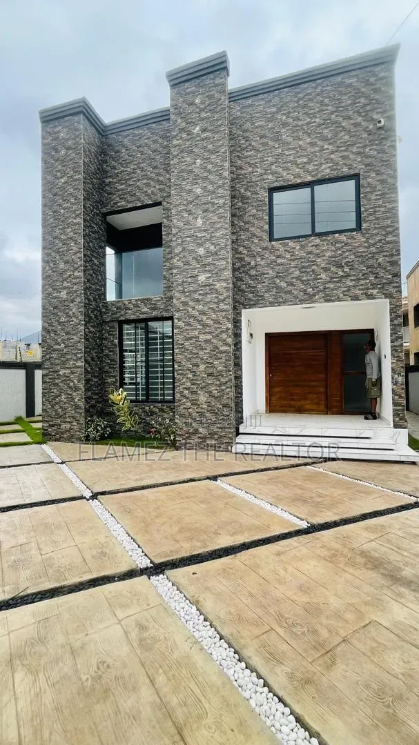 4bdrm Duplex in Canada Estate, Olebu for sale