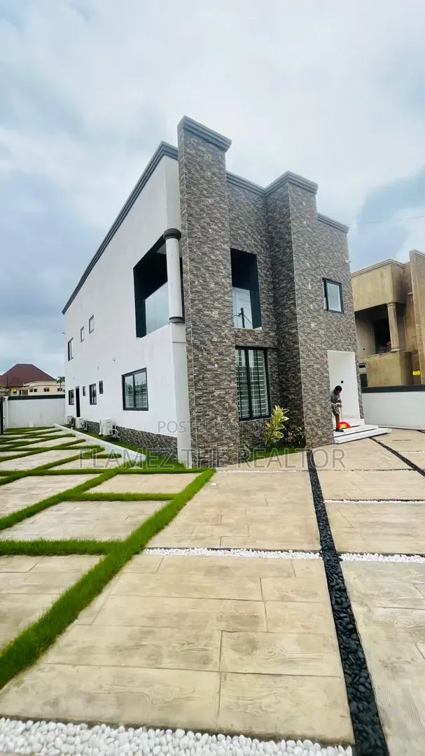 4bdrm Duplex in Canada Estate, Olebu for sale