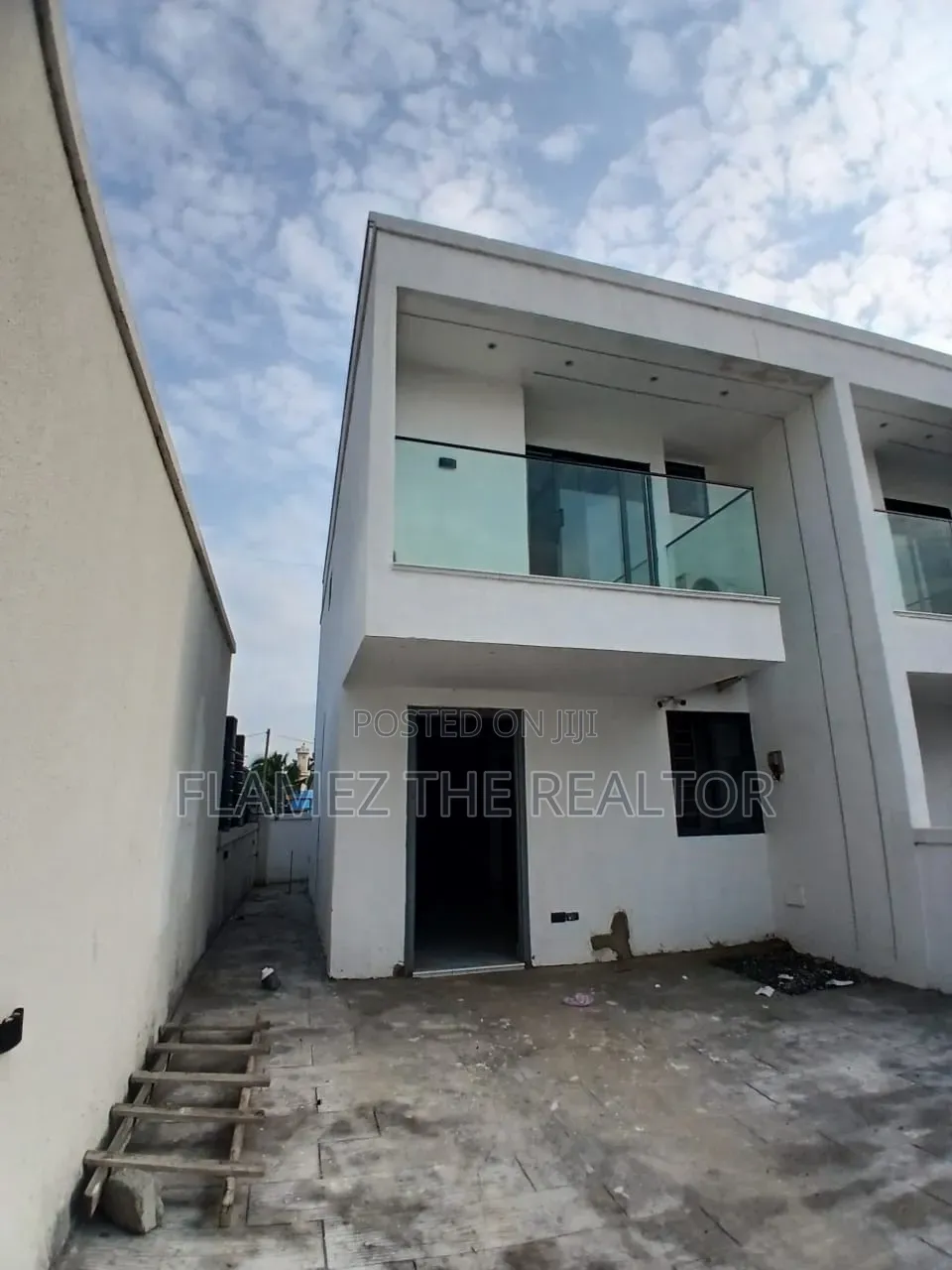 2bdrm Townhouse / Terrace in Nmai Dorn, Boundary Road Area for rent