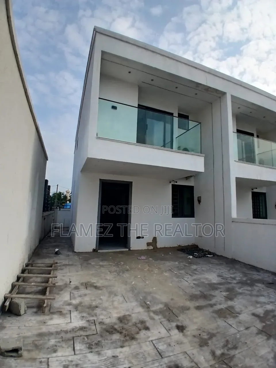 2bdrm Townhouse / Terrace in Nmai Dorn, Boundary Road Area for rent