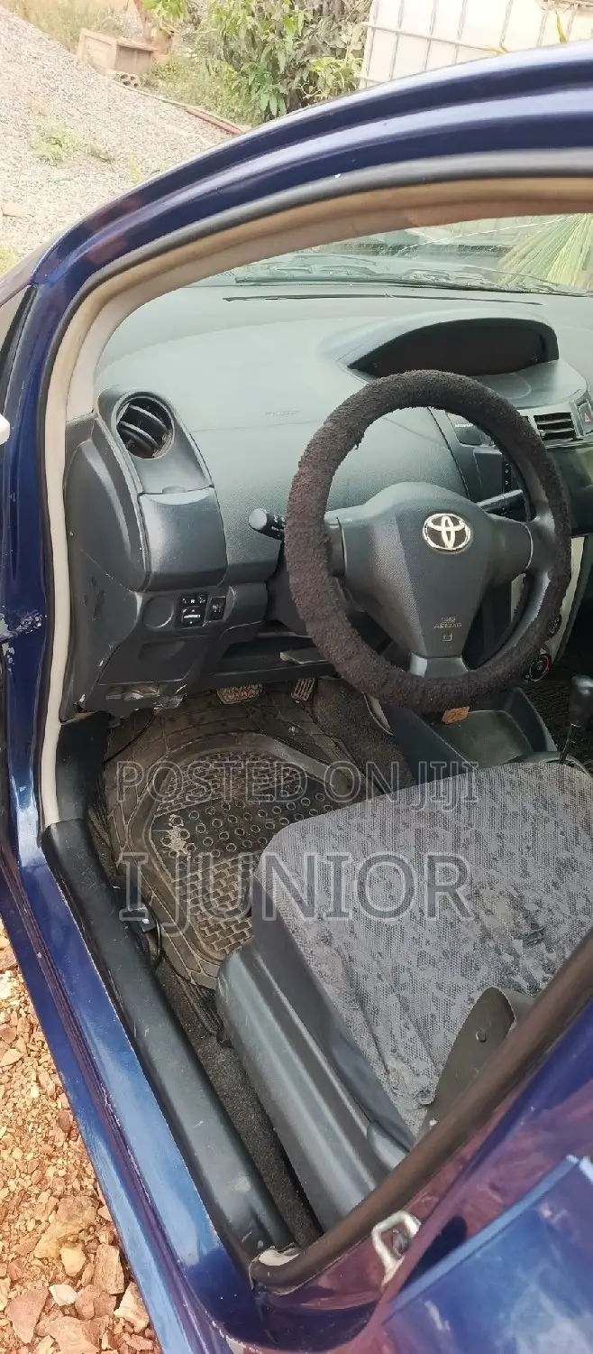 Toyota Vitz 1.0 FWD 5dr 2010 Blue