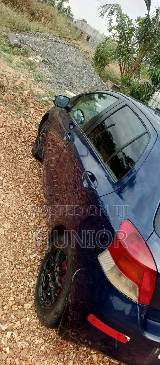 Toyota Vitz 1.0 FWD 5dr 2010 Blue